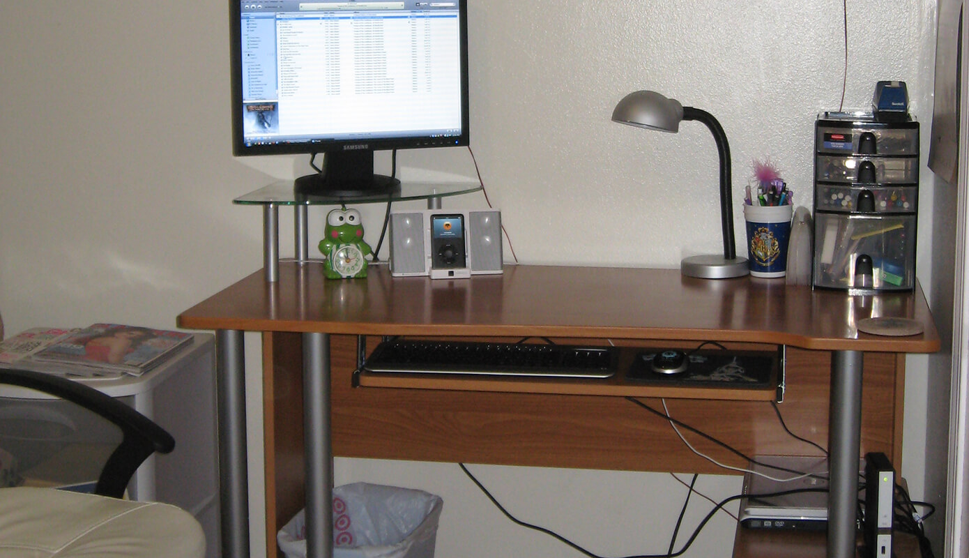 Staples Z-line Pacific Compact Computer Desk