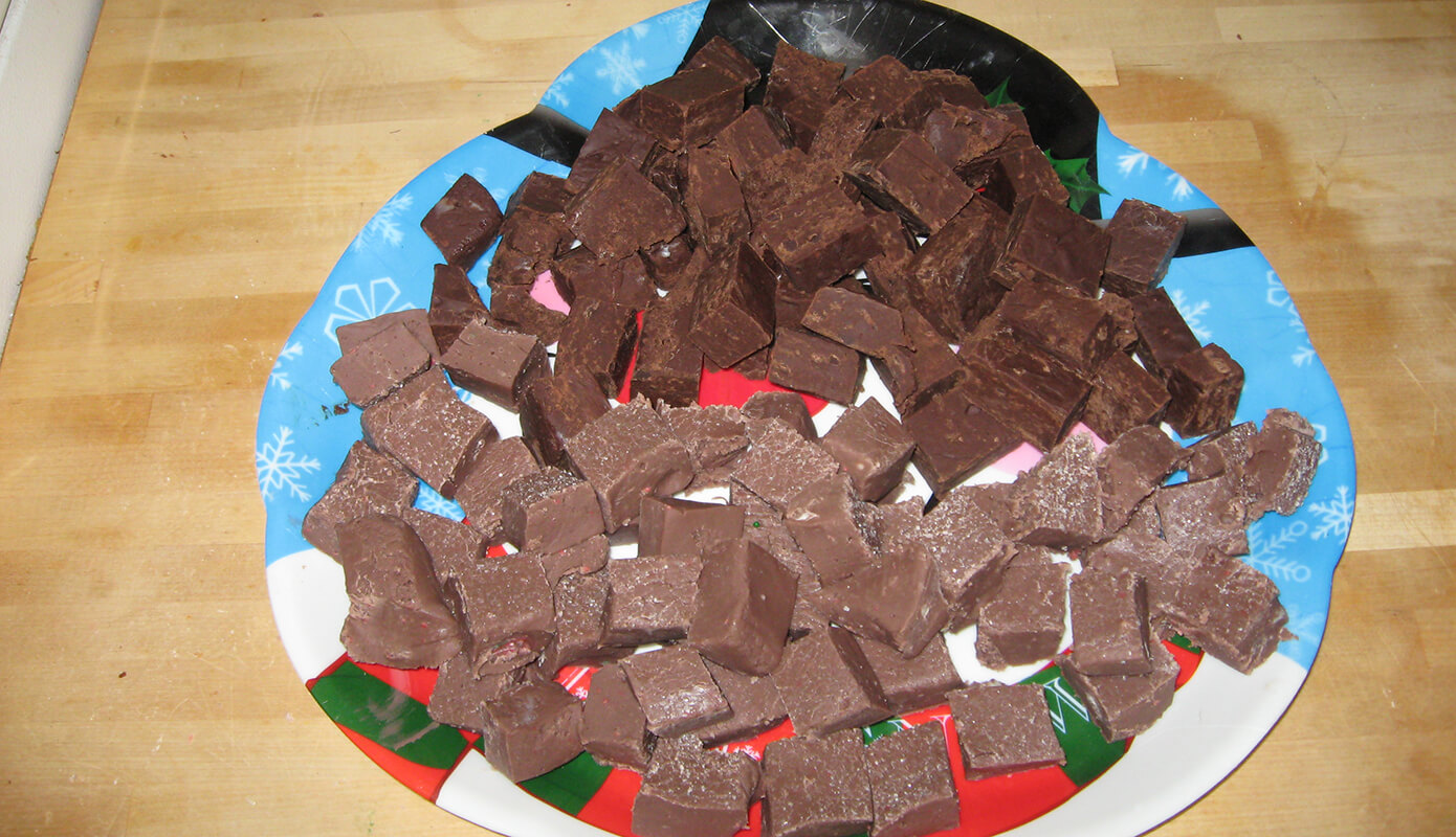 Homemade Chocolate Fudge and Peppermint Chocolate Fudge #chocolate #fudge #recipes #christmas