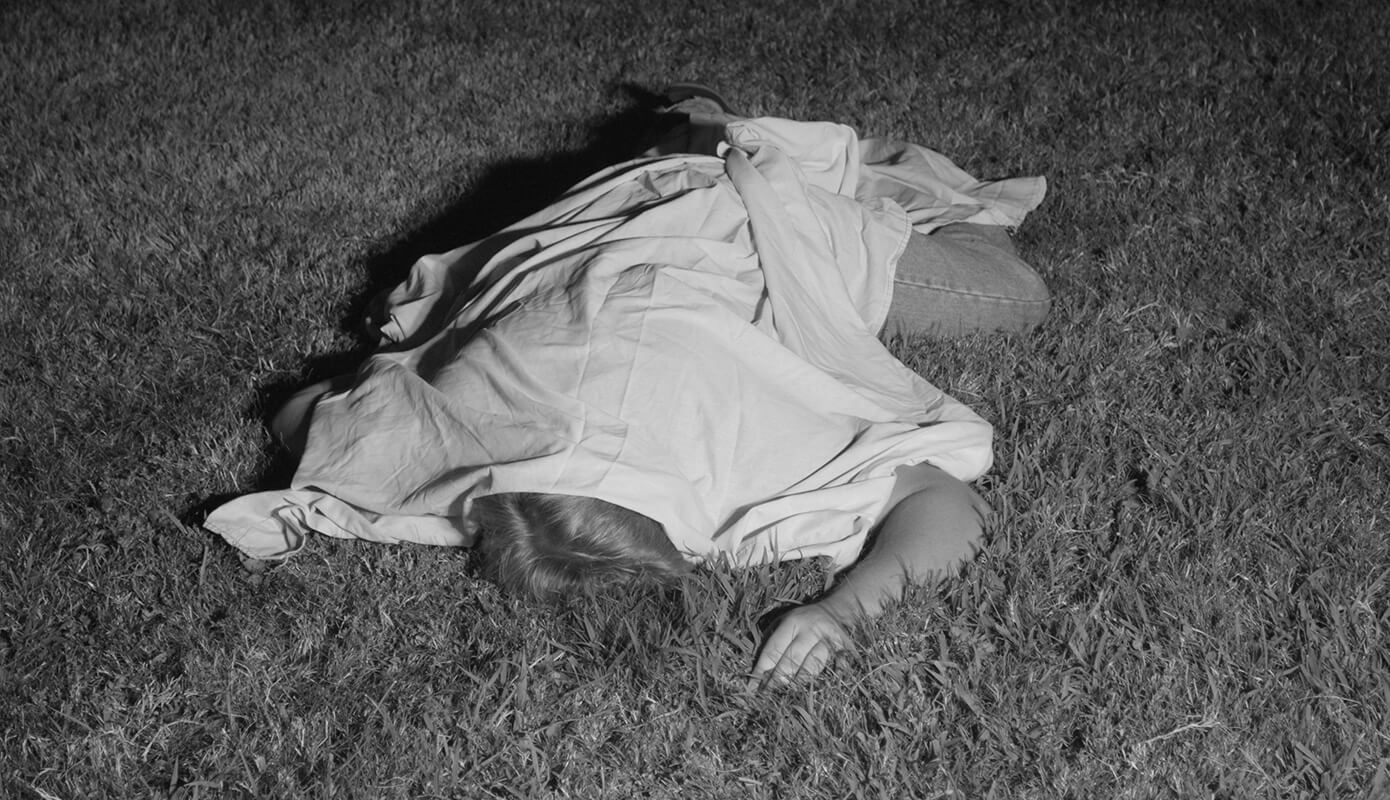 Fake crime scene as a tribute to Weegee