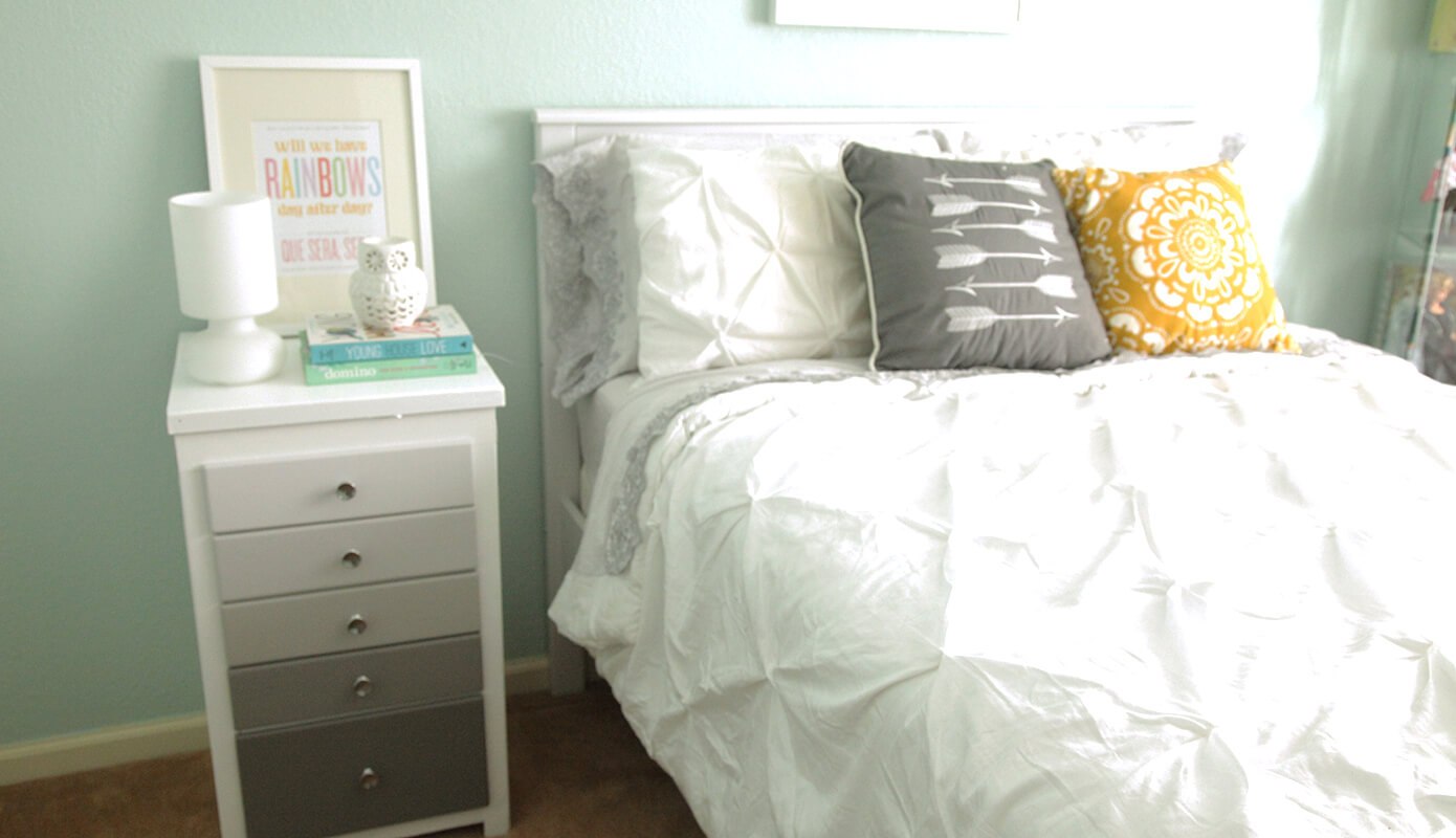 Ombre Nightstand for the Guest Room #thelovelygeek