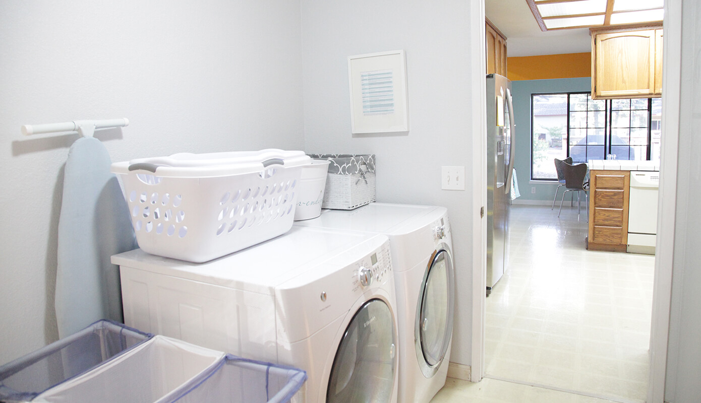 Laundry Room - Before #thelovelygeek