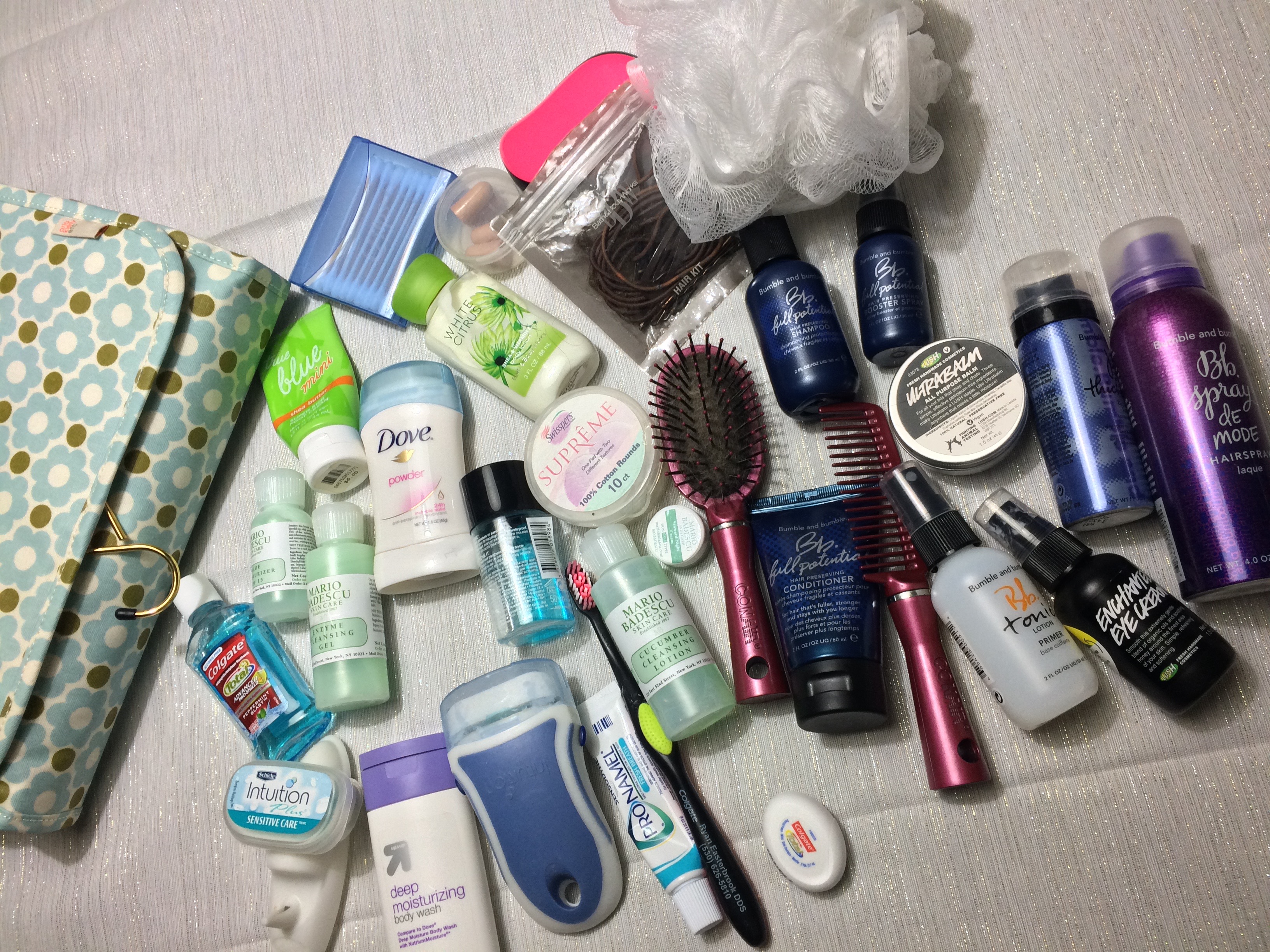 What's in My Travel Bag #thelovelygeek