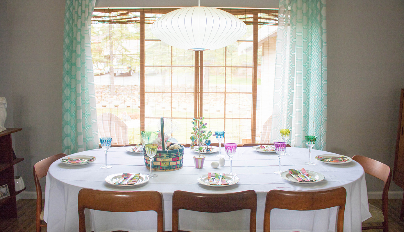 Dining room decorated for Easter #thelovelygeek