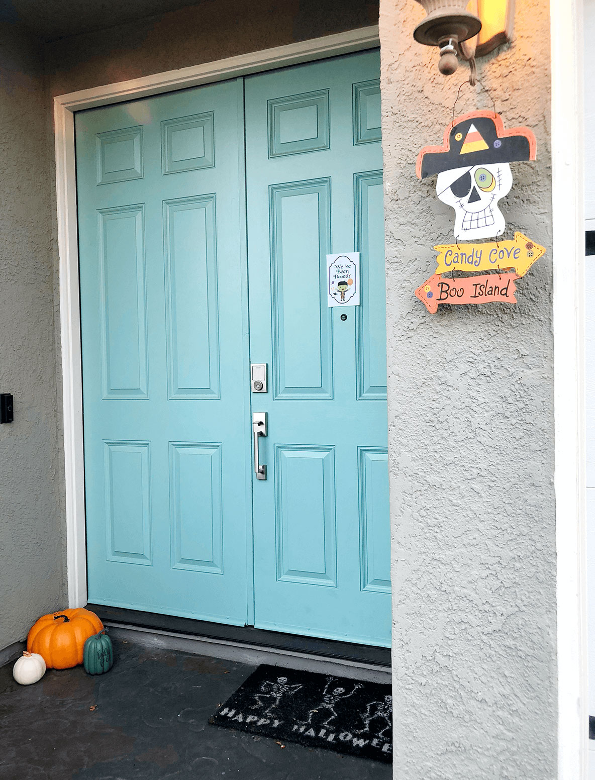 Front of the house decorated for Halloween